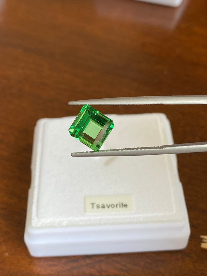 Tsavorite Garnet #517034